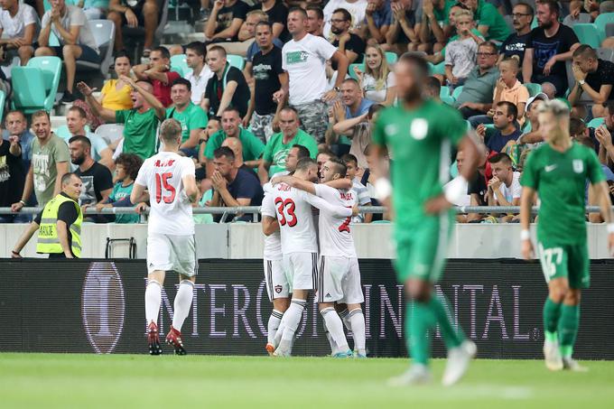 Spartak, pri katerem se danes dokazujeta nekdanja nogometaša Olimpije Adrian Zeljković in Miha Kompan Breznik, je pred petimi leti preprečil zmajem, da bi se uvrstili v skupinski del lige Europa. | Foto: Aleš Fevžer