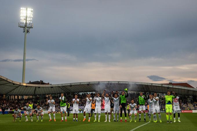 Olimpija je v nedeljo remizirala v Ljudskem vrtu, a je od 15. minute igrala z igralcem manj. | Foto: Blaž Weindorfer/Sportida