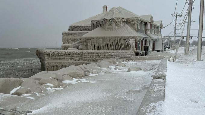 Mraz je najbolj prizadel zvezno državo Montana na severozahodu ZDA, kjer so se temperature spustile do minus 45 stopinj Celzija. | Foto: Reuters