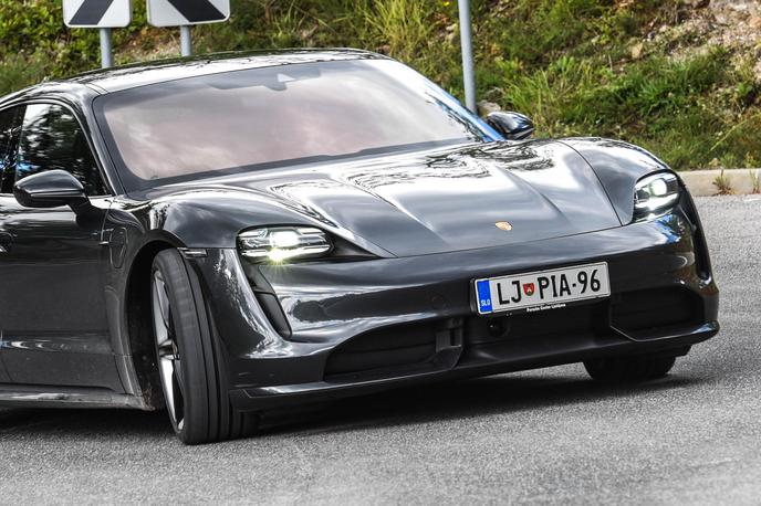 Porsche taycan turbo | Porsche je letos prvič ponujal električni avtomobil. Med skupno 272 tisoč prodanimi porscheji je bilo 20 tisoč električnih taycanov. | Foto Gašper Pirman