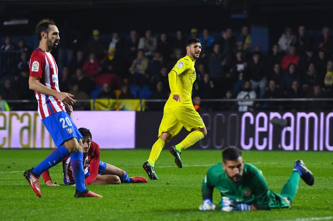 Po žogo je moral v mrežo tudi Miguel Angel Moya. | Foto: Guliverimage/Getty Images