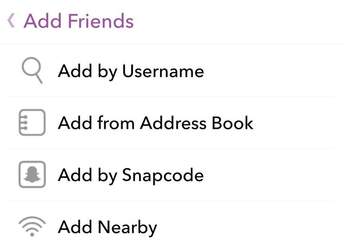 Prijatelje lahko poiščemo glede na njihovo uporabniško ime (če ga poznamo), v telefonskem imeniku (Snapchat omogoča dodajanje telefonske številke za lažje iskanje stikov), s kodo Snapchat (edinstvena koda QR, na katero pomerimo s fotoaparatom – moja je na zgornji sliki) in v istem omrežju Wi-Fi. | Foto: 