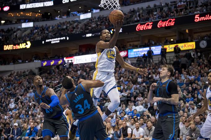 Kevin Durant je bil z 32 točkami najboljši strelec tekme, a medtem ko je on v odločilnih trenutkih grešil, je slovenski čudežni košarkarski deček zadeval. | Foto: Reuters