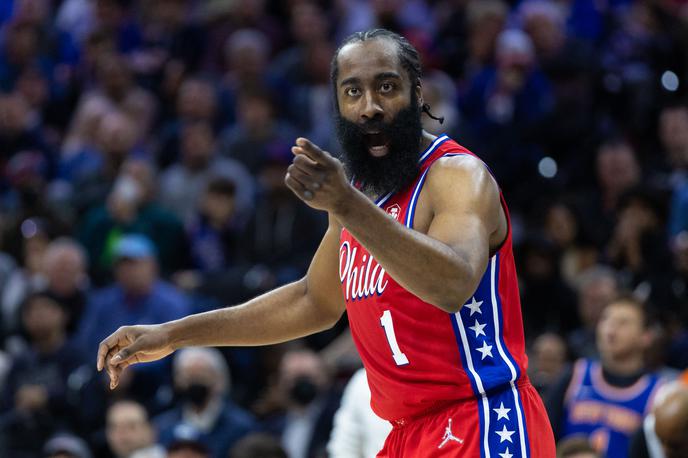 James Harden | James Harden je kot košarkar 76ers v dvorani Wells Fargo Center debitiral z zmago. Od trojnega dvojčka sta ga ločila le skok in asistenca. | Foto Reuters