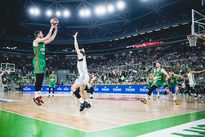 V torek je bila dvorana Stožice po dolgem času dodobra napolnjena. | Foto: Grega Valančič/Sportida