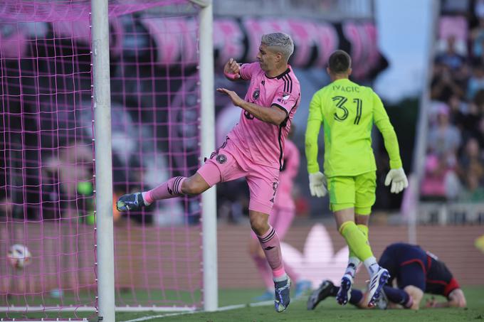 Aljaža Ivačiča je v zaključku prvega polčasa dvakrat premagal Luis Suarez.  | Foto: Reuters