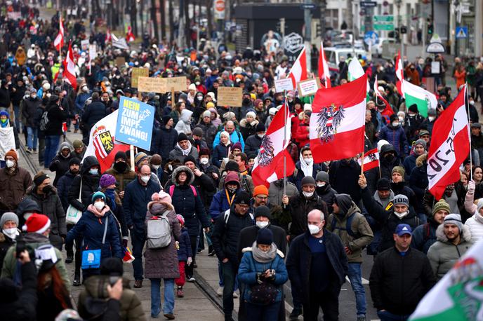 austria | Glavnina očitkov protestnikov se je nanašala na obvezno cepljenje, ki ga nameravajo v Avstriji uvesti s februarjem. | Foto Reuters