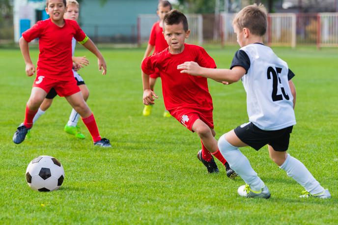 nogomet otroci | Na otroškem nogometnem turnirju se je spor sprevrgel v pretep z grožnjami. | Foto Shutterstock