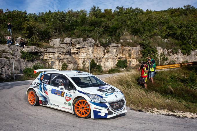 Rok Turk in sovoznica Blanka Kacin nastopata s peugeotom 208 T16 R5. | Foto: WRC Croatia