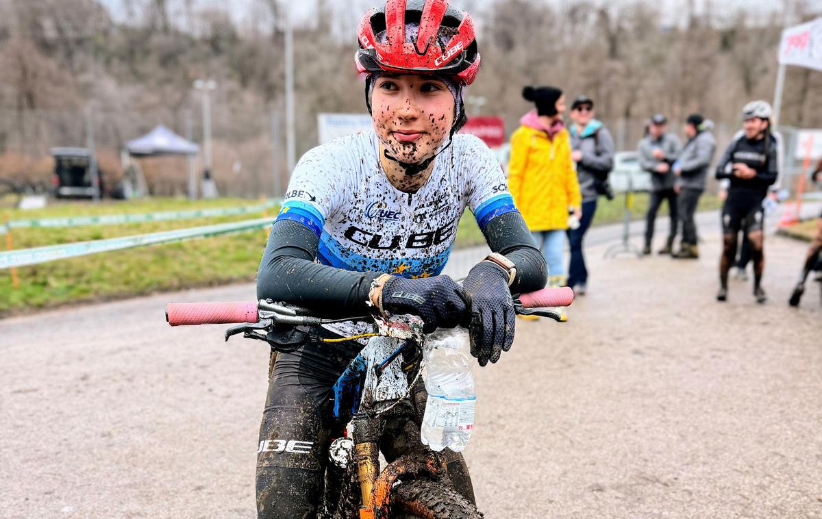 Maruša Tereza Šerkezi | Maruša Tereza Šerkezi je na prvi tekmi švicarskega pokala v gorskem kolesarstvu osvojila 2. mesto. | Foto Matjaž Šerkezi