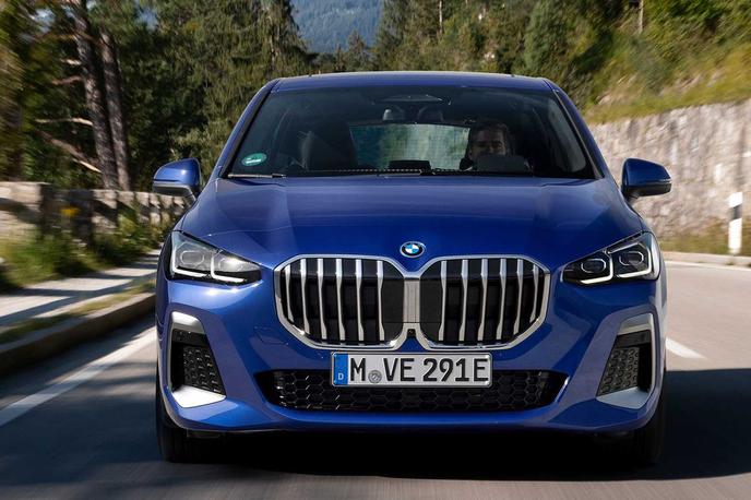 BMW serija 2 active tourer | BMW je drugo generacijo active tourerja naredil bolj vpadljivo, a po drugi strani tudi bolj prostorno in z moderno notranjostjo. | Foto BMW