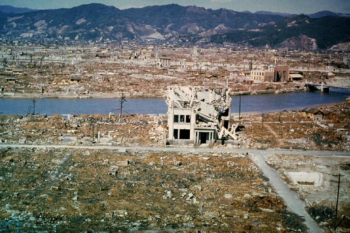 Hirošima | Tako je bila videti Hirošima zgodaj spomladi leta 1946 oziroma dobrih sedem mesecev po eksploziji atomske bombe, ki je večji del mesta tako rekoč zravnala s tlemi. | Foto Reuters