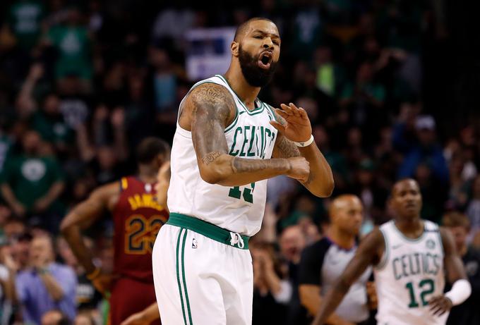 Marcus Morris je v obrambi dobro zaustavljal Jamesa. | Foto: Reuters