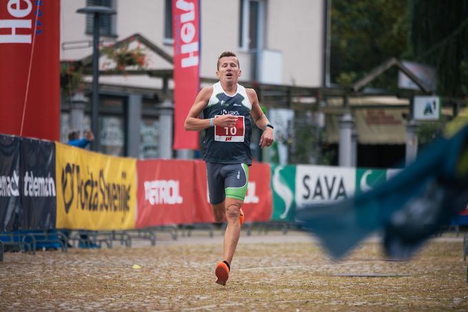 Organizator Novomeškega polmaratona Primož Kobe je prejšnji konec tedna na državnem prvenstvu v cestnem teku na 10 kilometrov, ki je bilo izpeljano v okviru Konjiškega maratona, zasedel 3. mesto, za zmagovalcem Mitjo Krevsom in Rokom Puharjem.  | Foto: Matic Ritonja/Sportida