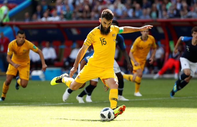 Avstralija je proti Franciji zadela v polno z bele točke. Strelec je bil kapetan Mile Jedinak. | Foto: Reuters