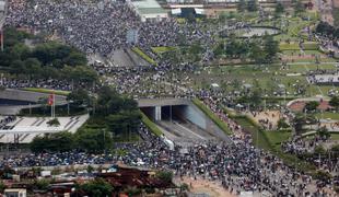 Peking proteste v Hongkongu označil za izgrede