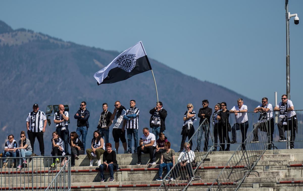 plts gledalci | Gledalcev na uvodnih tekmah slovenskega nogometnega prvenstva, ki se bo nadaljevalo 5. junija, ne bo. | Foto Grega Valančič/Sportida