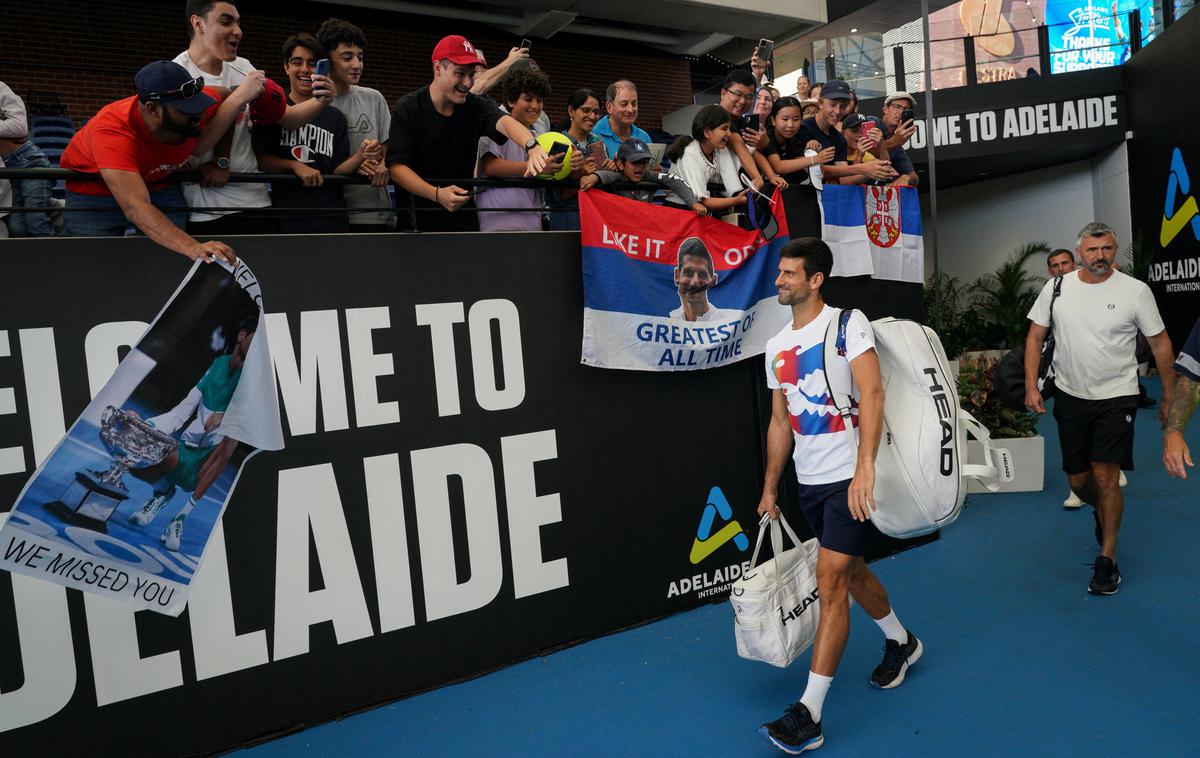 Adelaide Novak Đoković | Novaka Đokovića so na prvi dvoboj prišli podpreti tudi številni srbski izseljenci. | Foto Reuters