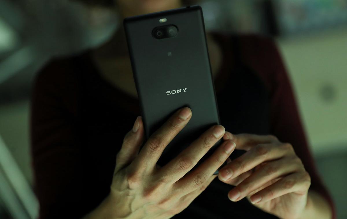 Sony, Sony Xperia | Med znamkami telefonov, ki so ne po lastni krivdi postale žrtve zdaj že zakrpane varnostne luknje v čipih Qualcomm, so Samsung, Sony (na fotografiji), LG, Motorola, Google, OnePlus, Xiaomi in tako naprej. | Foto Reuters