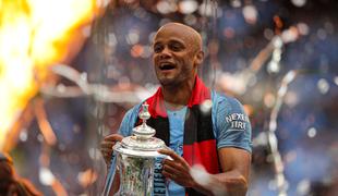 Kompany končal igralsko kariero in takoj postal glavni trener