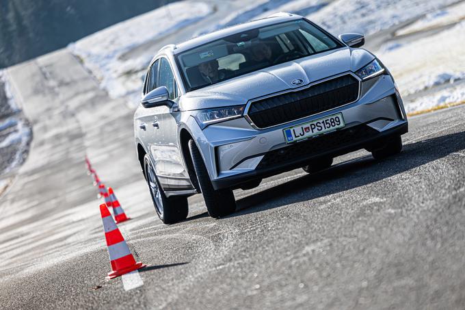 Prvič v finalu tudi dva električna avtomobila in škodi enyaq je pripadlo končno tretje mesto. Za razliko od hibridov električni avtomobil danes še ne more biti namenjen večini Slovencev.  | Foto: WRC Croatia