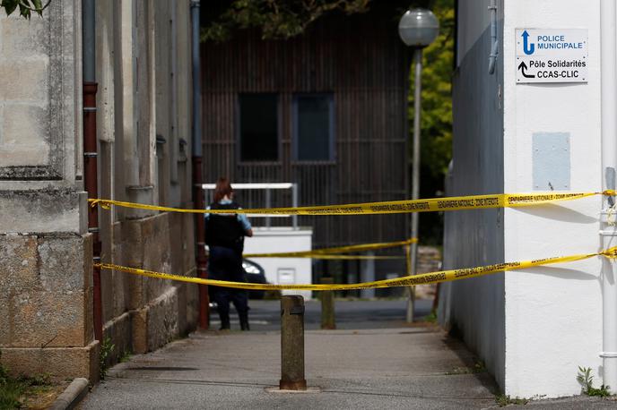 napad z nožem francija | Osumljenec se je nad sostanovalca spravil z nožem, a je ta na srečo utrpel le lažje poškodbe.  | Foto Reuters