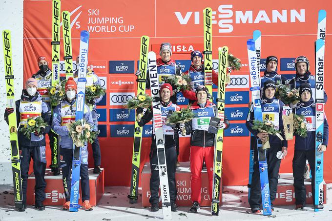 V igri desetink so slavili Avstrijci, ki so v zadnji skupini s tretjega mesta napredovali na prvo in Nemce ugnali za 0,3 točke. | Foto: Sportida