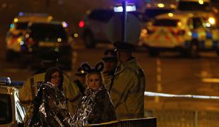 Manchester: 22 mrtvih in 59 ranjenih v eksploziji na koncertu Ariane Grande #video