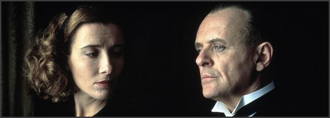 Butler (Anthony Hopkins), ki je žrtvoval svoje telo in dušo služenju v letih pred 2. sv. vojno, prepozno spozna, kako zgrešena je bila njegova zvestoba do gospodarja. Med drugim je zapostavljal svojega očeta, ki je bil na smrtni postelji, ter potlačil čustva do simpatične hišnice (Thompson). Film je bil nominiran za osem oskarjev, tudi za najboljšega glavnega igralca in glavno igralko. Thompsonova je sicer oba svoja oskarja prejela iz rok Hopkinsa – prvega leta 1993 za glavno žensko vlogo v filmu Howardov kot in drugega leta 1996 za prirejen scenarij filma Razsodnost in rahločutnost. • V torek, 10. 12., ob 10.20 na TV 1000.*

 | Foto: 