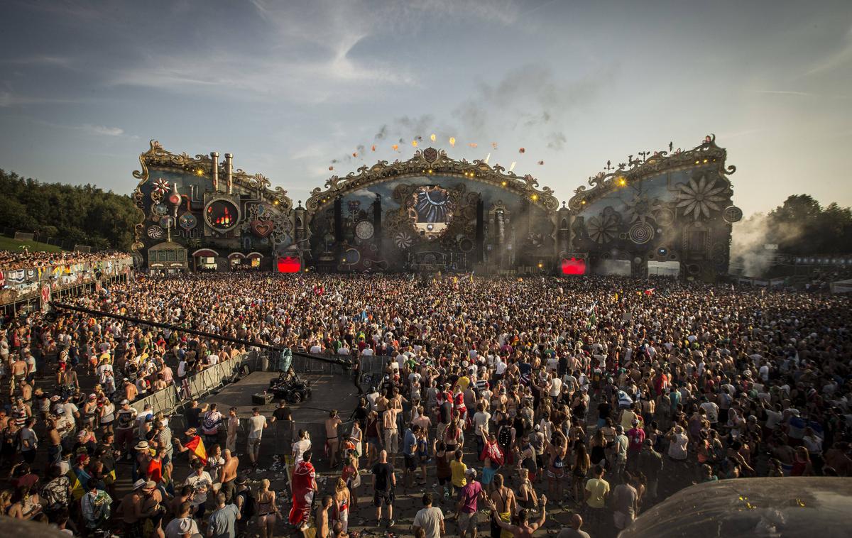 Festival Tomorrowland | Na festivalu Tomorrowland, ki poteka v bližini Antwerpna in velja za enega od največjih festivalov elektronske glasbe na svetu, so letos kozarce za večkratno uporabo uporabljali le v določenih zaprtih prostorih, kot je VIP prostor. | Foto Guliverimage