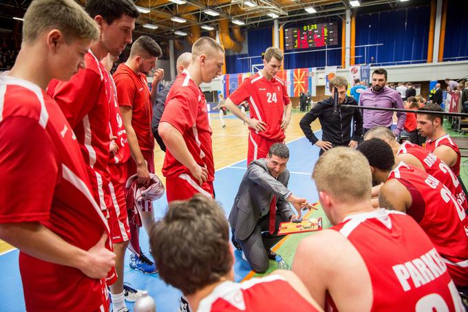 Dejan Mihevc je lani v ligi ABA vodil  ekipo Tajfuna in spoznal kar nekaj pasti. | Foto: Vid Ponikvar