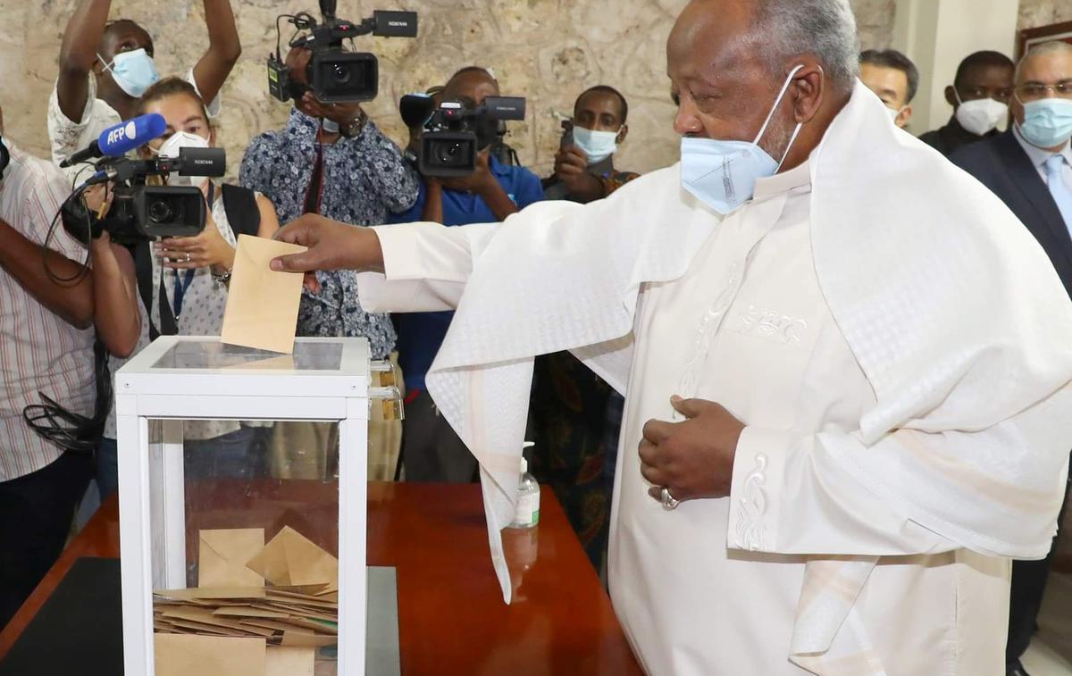 Ismail Omar Guelleh | Ismail Omar Guelleh je tako oddal svoj glas. Afriški državi Džibuti vlada že od leta 1999. | Foto Reuters