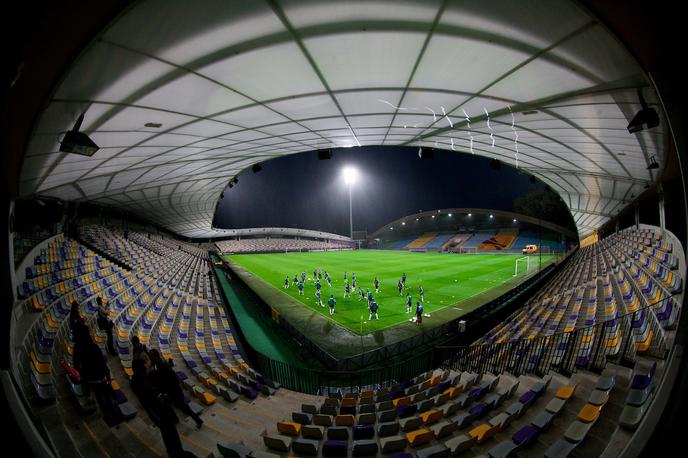 Ljudski vrt stadion Maribor | Nogometno dogajanje v Ljudskem vrtu prisilno počiva. Nogometa se ne bo igralo vsaj do začetka maja. | Foto Vid Ponikvar