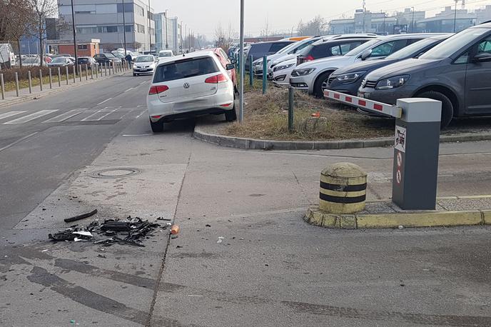 prometna nesreča | Največje zavarovalniške goljufije nastajajo takrat, kadar so v goljufijo vpleteni različni deležniki, ki med seboj sodelujejo. | Foto Gregor Pavšič