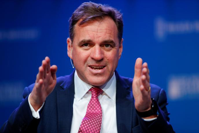 Niall Ferguson | Škotsko-ameriški zgodovinar Niall Ferguson je predaval na najbolj prestižnih univerzah (Harvard, Oxford, Londonska šola za ekonomijo ..) in je pisec številnih zgodovinskih uspešnic. Slovenskim bralcem je najbolj znana knjiga Civilizacija: Kako so vrednote Zahoda osvojile svet. Njegova zadnja knjiga je Trg in stolp. Ferguson, ki ga je leta 2004 revija Time razglasila za enega od 100 najbolj vplivnih ljudi na svetu, tudi snema zgodovinske dokumentarce | Foto Reuters