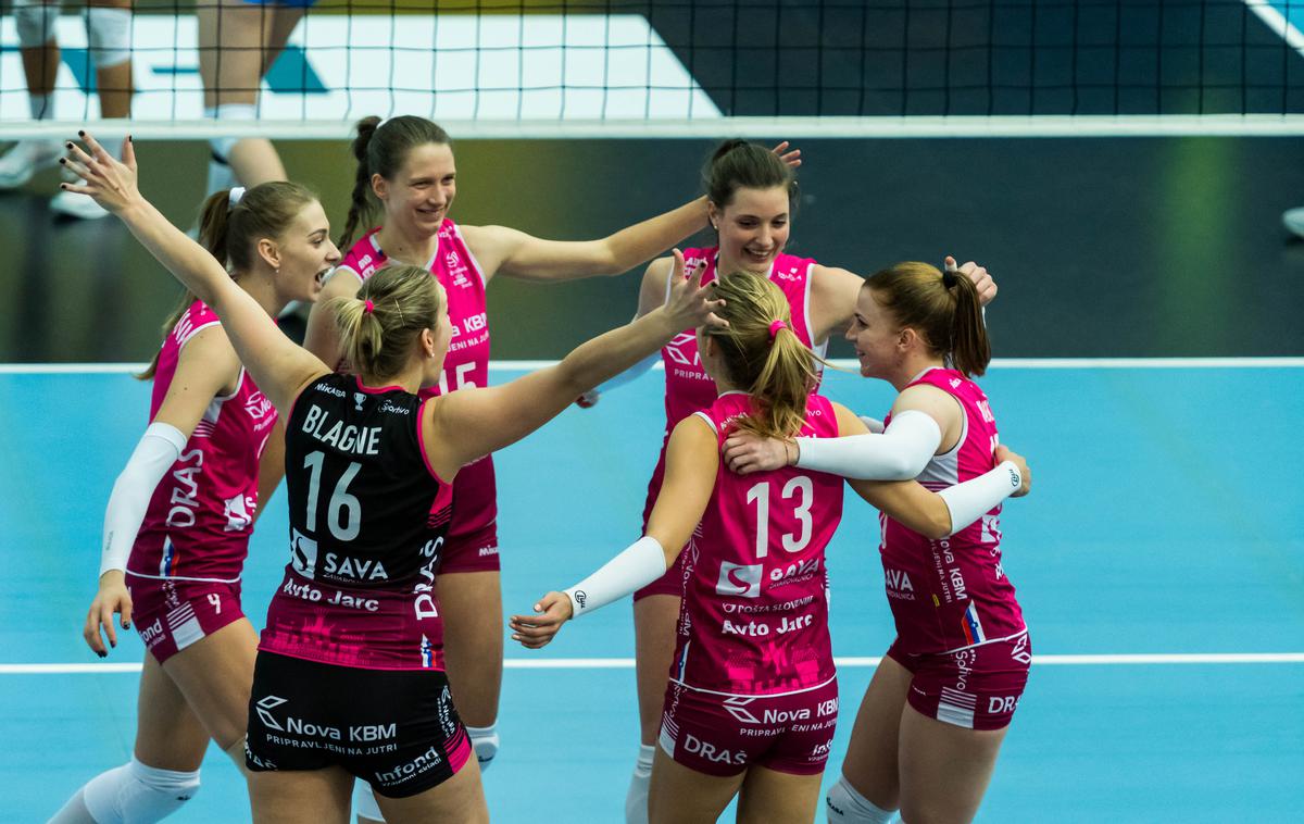 Nova KBM Branik | Odbojkarice Nove KBM Branik so slavile s 3:2 v nizih. | Foto Tine Strosar