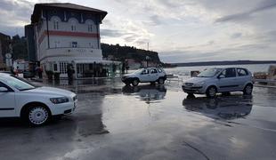 Sirena na obali: Izola in Piran poplavljena