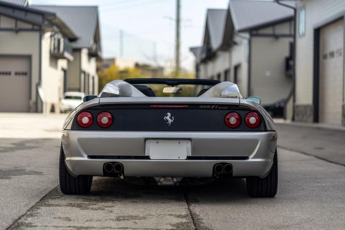 Ferrari F355 spider Shaq | Foto: Bringatrailer