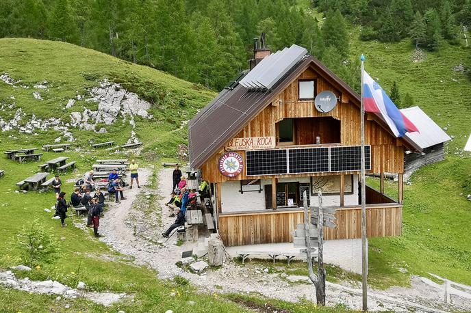 Blejska koča na Lipanci | Zaradi suma uhajanja ogljikovega monoksida so zaprli Blejsko kočo na Lipanci. | Foto Manca Ogrin (PZS)