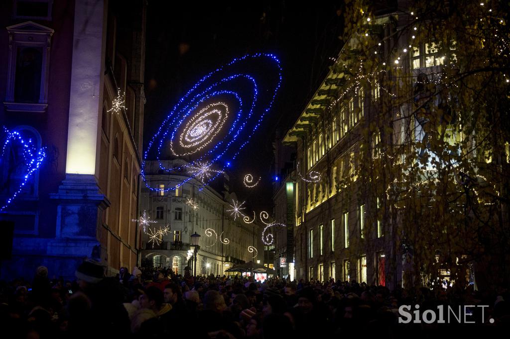 Ljubljana praznična okrasitev lučke december