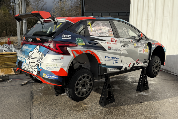 Janner reli gume žeblji | Nov hyundai i20 rally2 v Sloveniji. Prvi reli je oddelal še z nemškimi registrskimi oznakami, zdaj pa dobi slovenske.  | Foto Gregor Pavšič