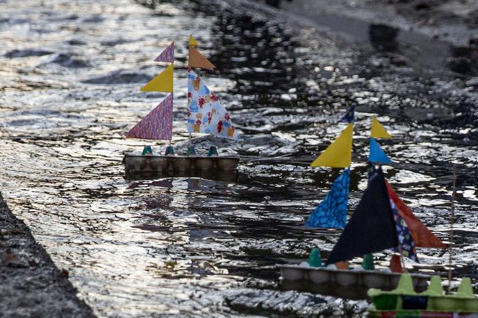 Gregorjevo | Gregorjevo na Slovenskem velja tudi za praznik zaljubljencev ali praznik, ko se ptički ženijo. Stari običaj pravi, da so se dekleta nekoč na gregorjevo ozirala v nebo. Prva ptica, ki jo je dekle videlo, je naznanila, kakšen bo njen mož. | Foto Ana Kovač