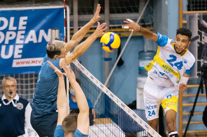 Calcit Volley OK Merkur Maribor | Odbojkarji kluba Merkur Maribor, ki so ostali brez kar nekaj pomembnih členov, so sezono odprli pri pokalnem zmagovalcu Calcit Volleyju. | Foto Klemen Brumec