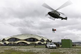 DVIG POŠKODOVANCA V HELIKOPTER_STOŽICE_1200