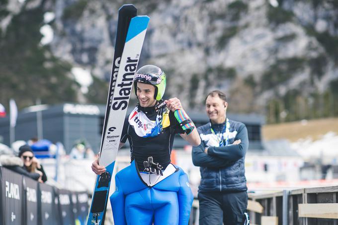 ... nasmešek na obrazu je povedal, kako je zadovoljen in da se ob padcu ni poškodoval. | Foto: Grega Valančič/Sportida