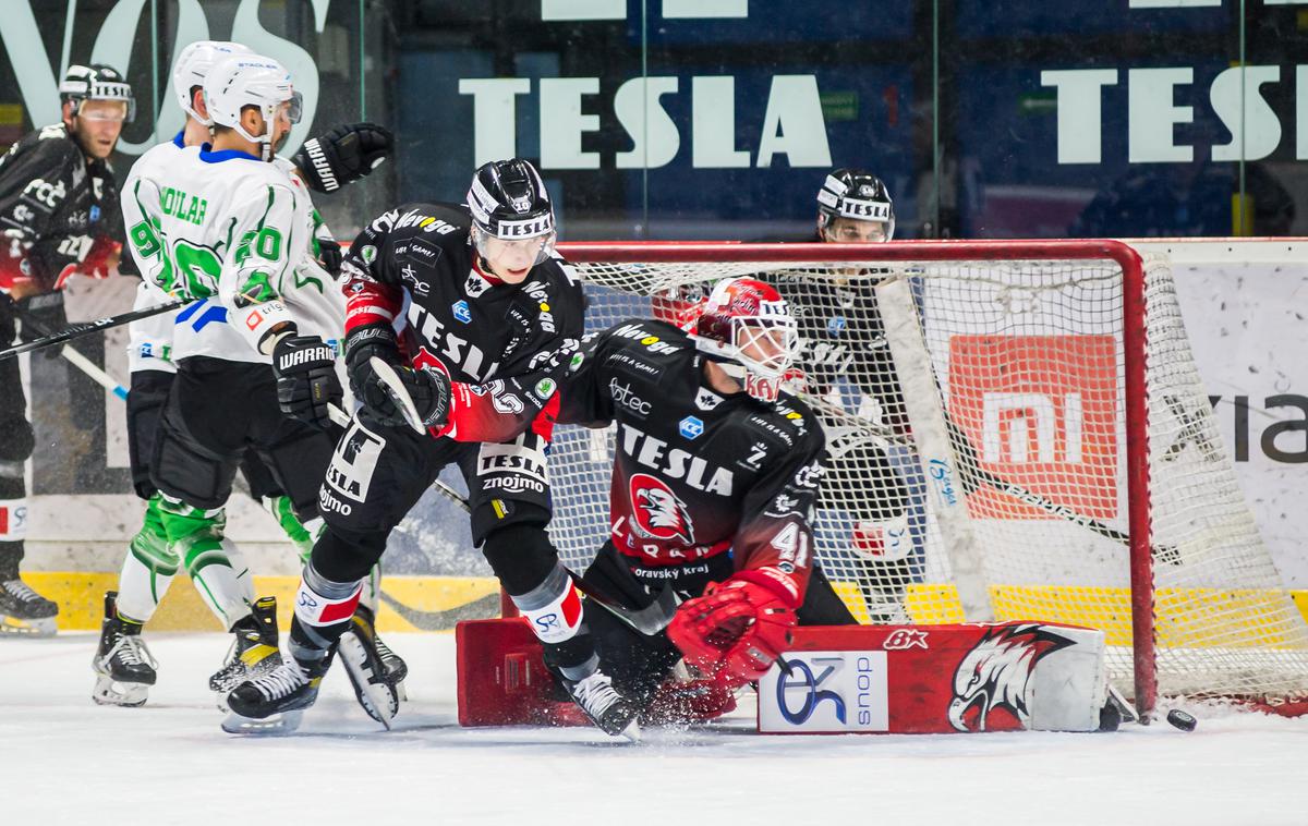 Orli Znojmo : HK Olimpija ICEHl | Olimpija je na gostovanju pri Znojmu zaostajala z 0:2, nato pa v zadnjem delu priredila preobrat in se po dveh porazih vrnila na zmagovito pot. | Foto Rostislav Pfeffer