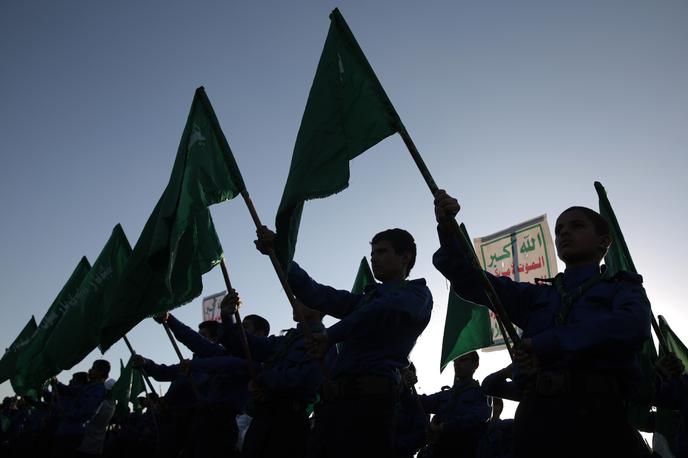 Hutiji | Hutiji iz Jemna že več mesecev krepijo napade na ladje pred obalo te države, pri čemer trdijo, da gre za izraz solidarnosti s Palestinci v Gazi. | Foto Guliverimage