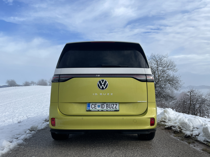 V Slovenijo jih bo letos pripeljalo okrog sto, pol bo potniških. | Foto: Gregor Pavšič