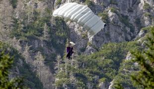 Nesreča z jadralnim padalom usodna za 40-letnega Ljubljančana