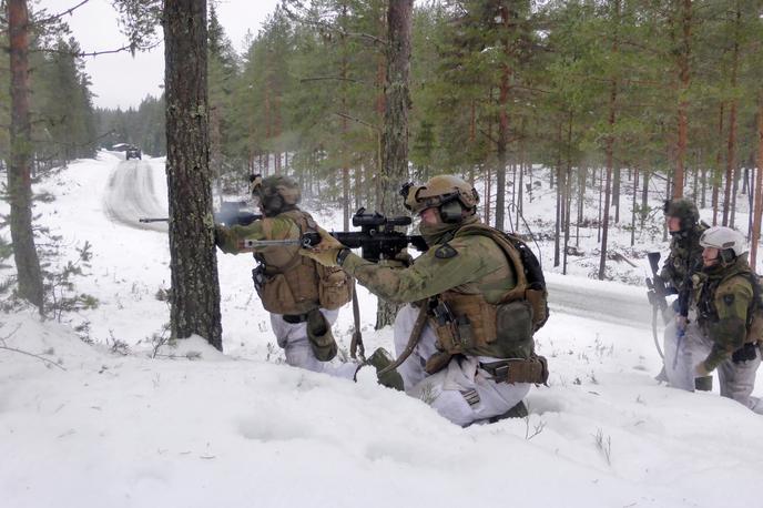 vojska | Na Norveškem, ki varuje severne meje Nata, je služenje vojaškega roka obvezno, vendar vojska vsako leto v svoje vrste pozove le okoli 8.000 najbolj motiviranih fantov in deklet, poroča AFP. | Foto Reuters